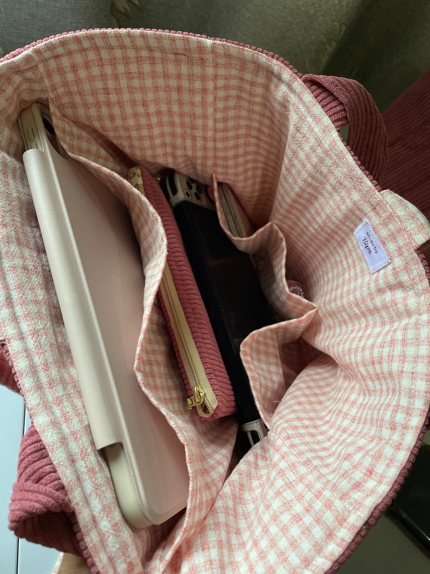 Medium Lisa Tote Bag in Pink Corduroy