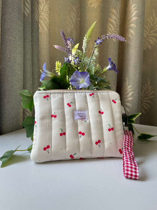 Medium Pochette in Cherry