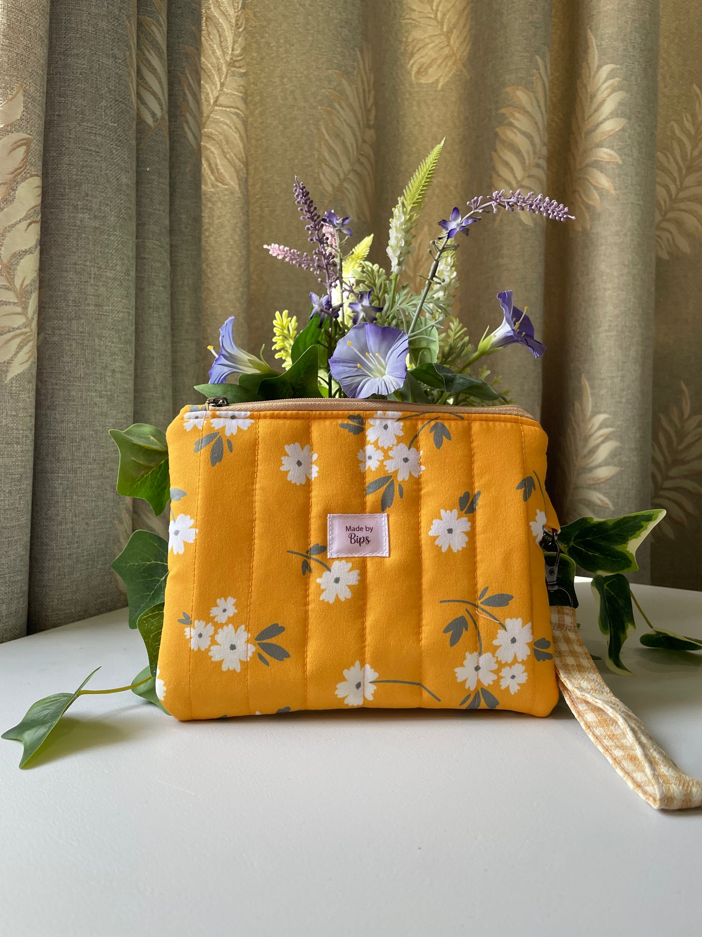 Medium Pochette in Y4
