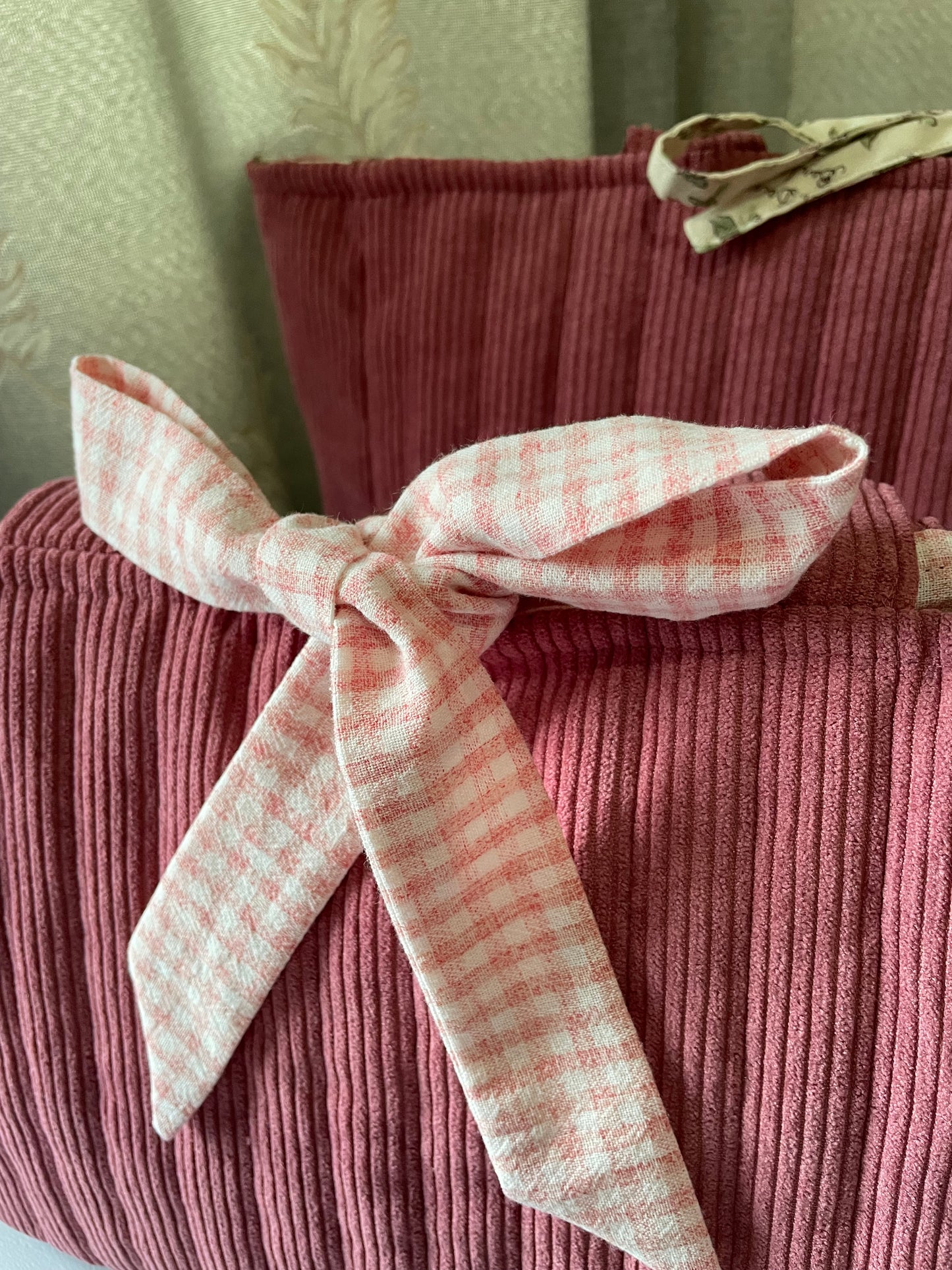 Medium Lisa Tote Bag in Pink Corduroy