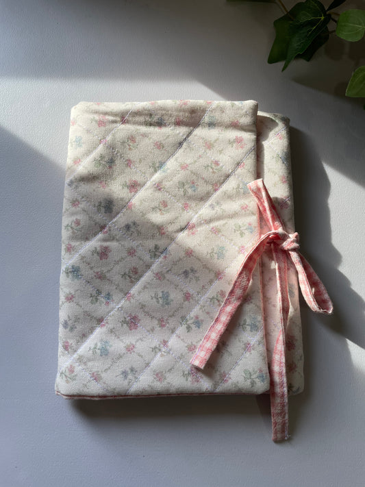 11" Ipad Sleeve in Rhombus Flower